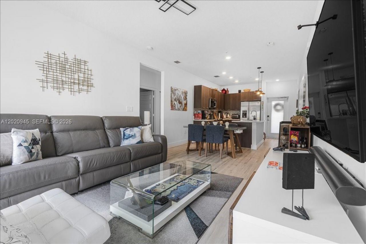 8301 NW 41st St , Unit B-309, Doral, FL 33166 Photo