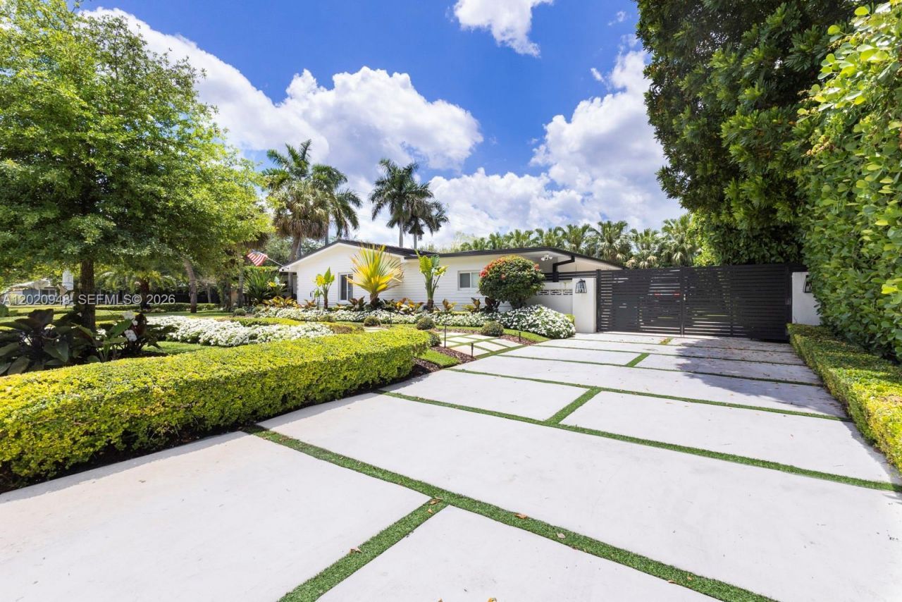 8200 SW 102nd St, Miami, FL 33156 Photo