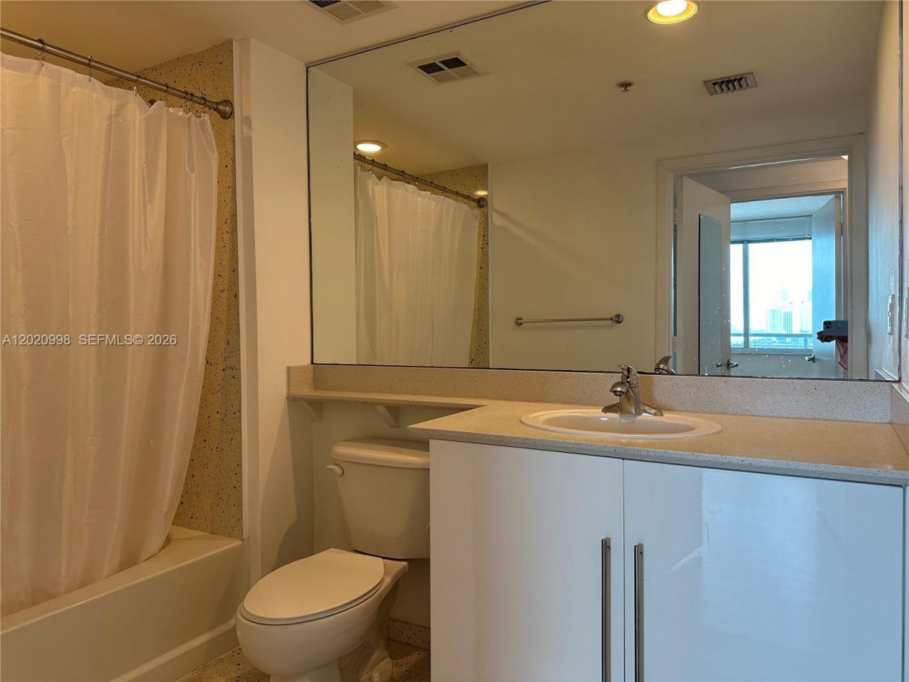 325 S Biscayne Bl , Unit 1516, Miami, FL 33131 Photo