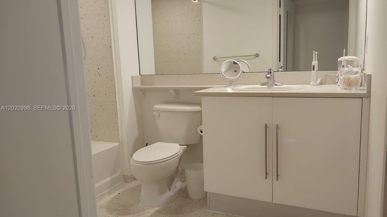 325 S Biscayne Bl , Unit 1516, Miami, FL 33131 Photo