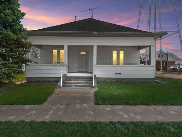 211 E Washington Street, Monroe, IA 50170