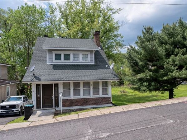 68 Center Ave, Burgettstown, PA 15021