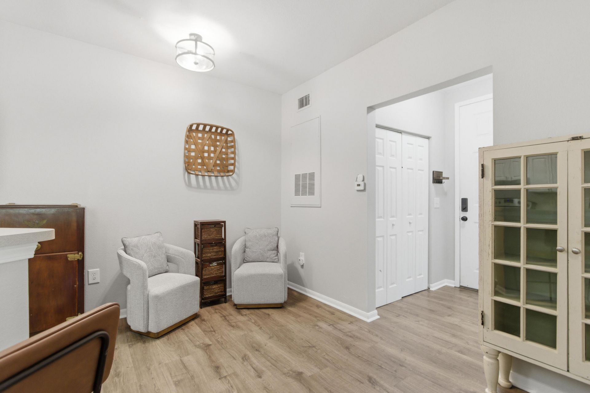 60 Fenwick Hall Alley Photo 16