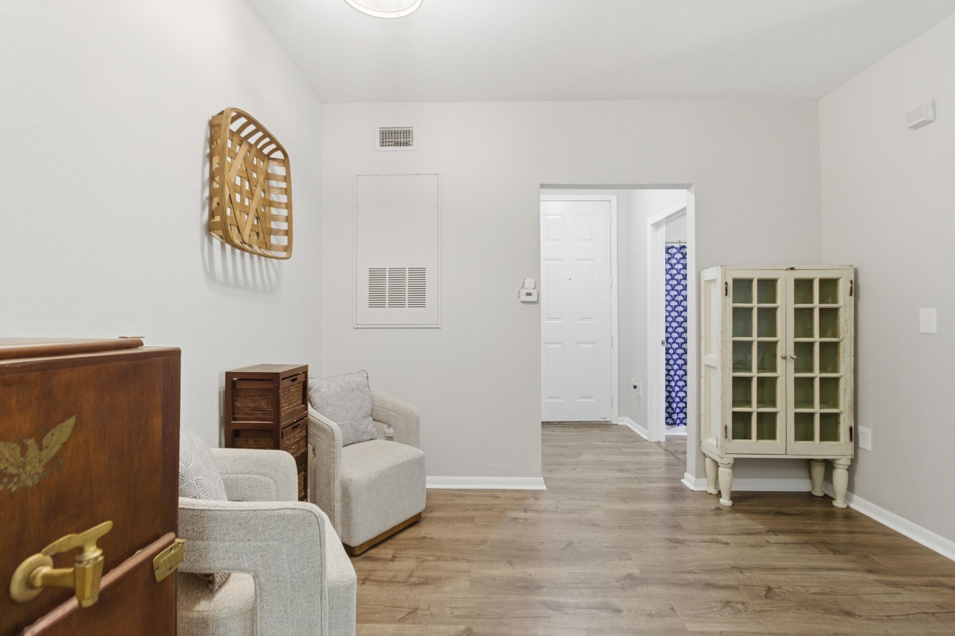 60 Fenwick Hall Alley Photo 17