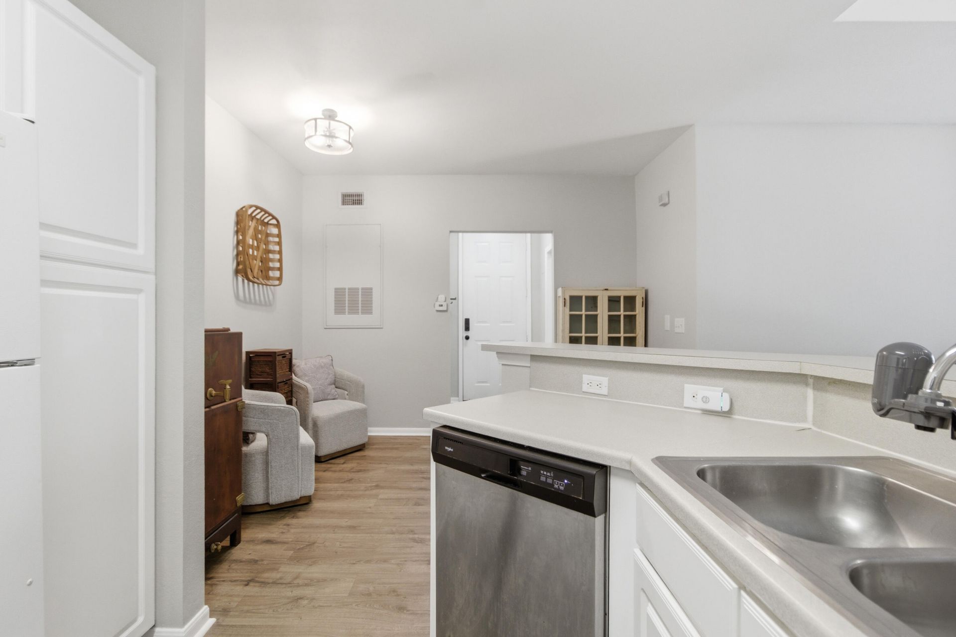 60 Fenwick Hall Alley Photo 20