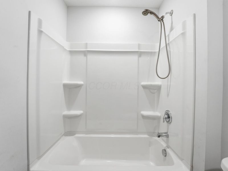 3040 Wyntree Drive, Columbus, OH 43232 Photo 12