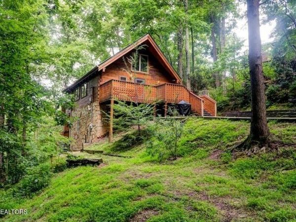 833 Stans Rd , Gatlinburg, TN 37738