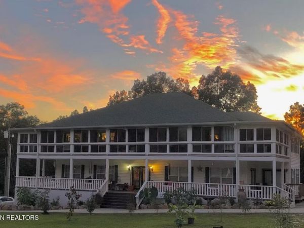 34 Rozzel Rd , Pikeville, TN 37367