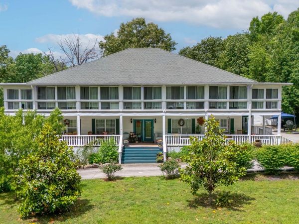 34 Rozzel Rd , Pikeville, TN 37367