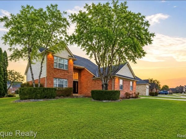 21370 Carlton Drive, Macomb Twp, MI 48044