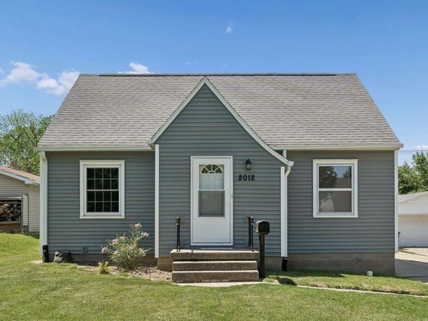 2012 W 7th Street, Waterloo, IA 50702