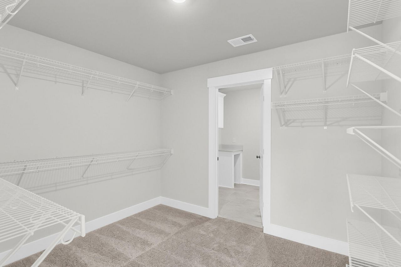 213 Crosswick Street Photo 24