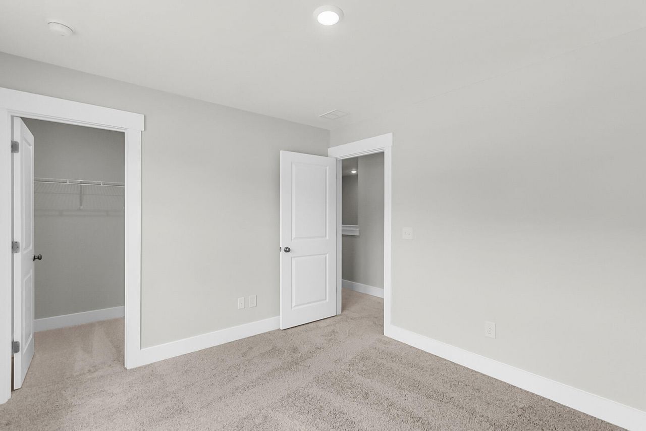 213 Crosswick Street Photo 28