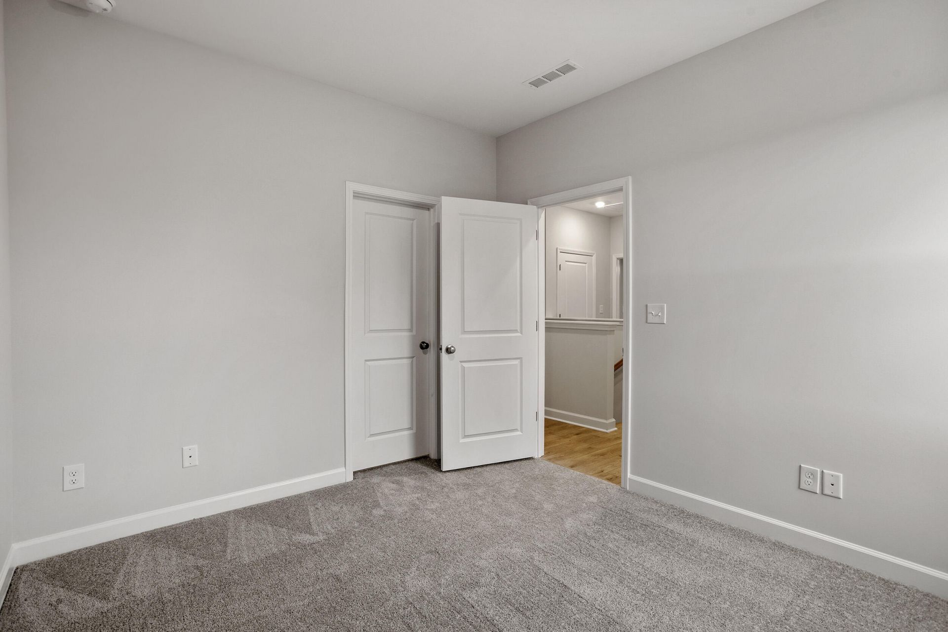 213 Crosswick Street Photo 31