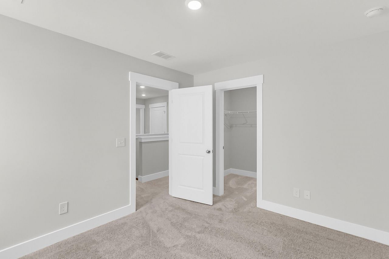 213 Crosswick Street Photo 32