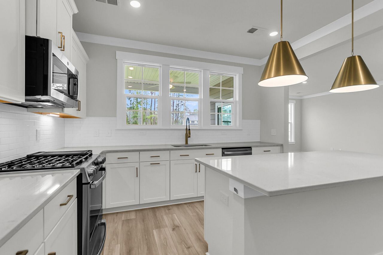 213 Crosswick Street Photo 6