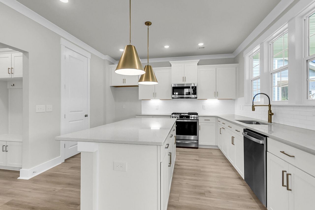 213 Crosswick Street Photo 7
