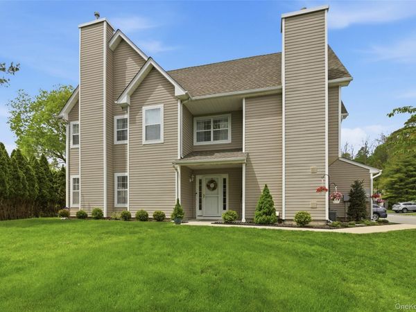 84 Erik Drive , East Setauket, NY 11733
