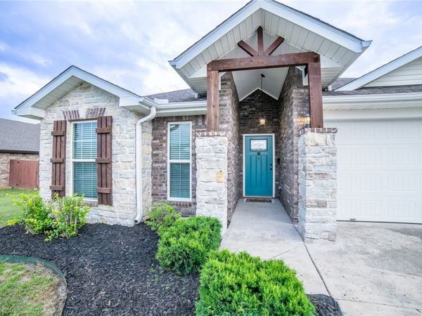 825 NW 64th Avenue, Bentonville, AR 72713