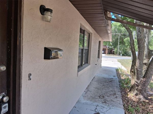 814 N SAINT CLAIR ABRAMS AVENUE , TAVARES, FL 32778