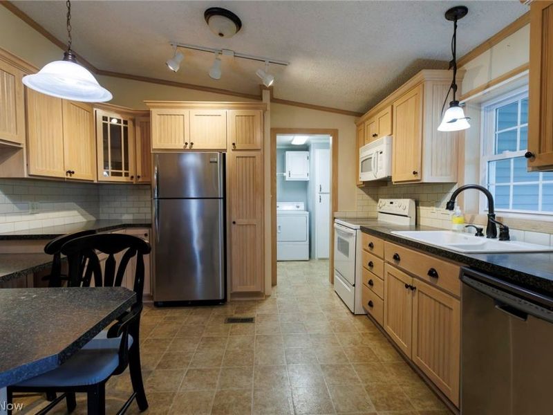 8582 Dundee Wilmot Road, Dundee, OH 44624 Photo 3
