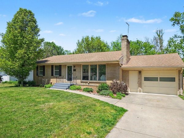 725 Parkway Drive NE, Grand Rapids, MI 49525