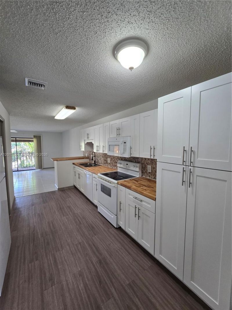 2050 Oleander Blvd , Unit 9-206, Fort Pierce, FL 34950 Photo