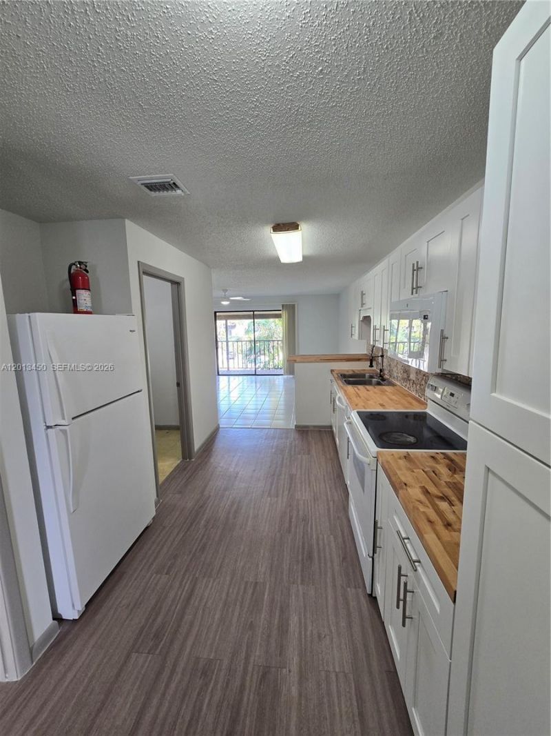 2050 Oleander Blvd , Unit 9-206, Fort Pierce, FL 34950 Photo