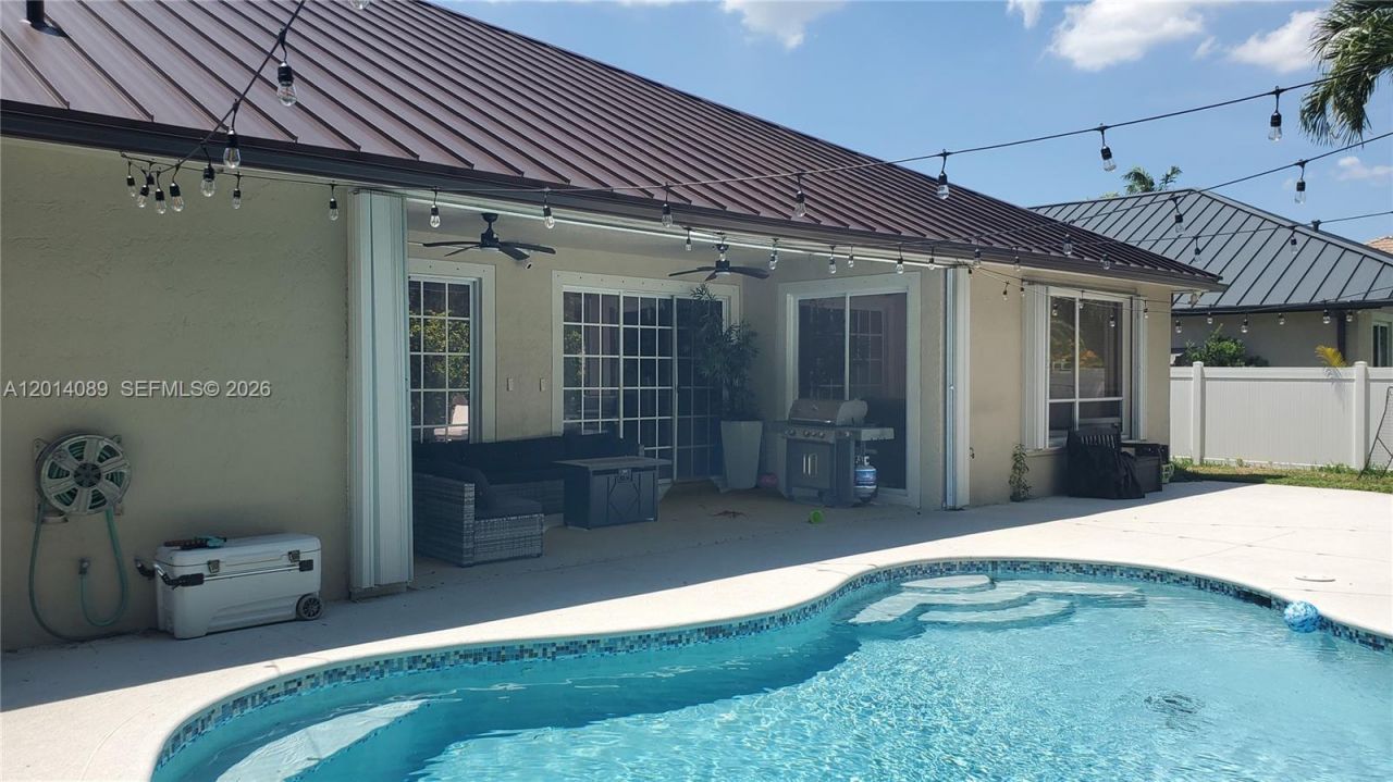 2051 NW 125th Ter, Pembroke Pines, FL 33028 Photo