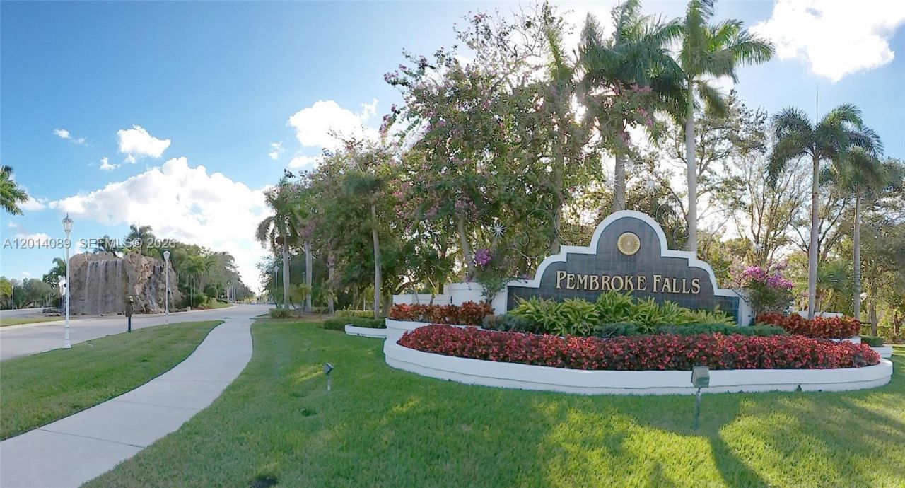 2051 NW 125th Ter, Pembroke Pines, FL 33028 Photo