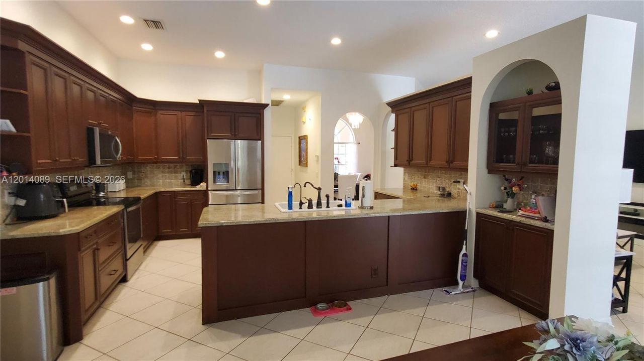 2051 NW 125th Ter, Pembroke Pines, FL 33028 Photo