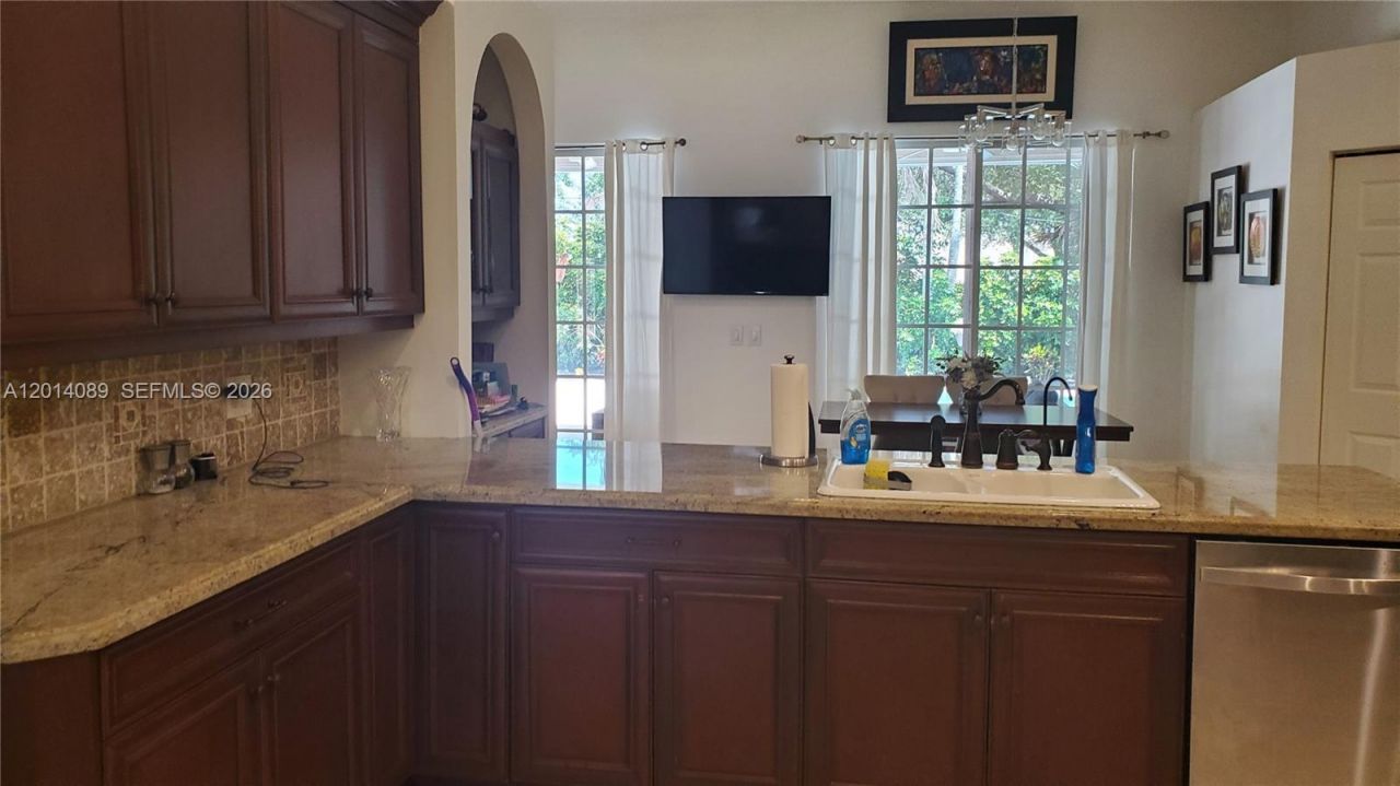 2051 NW 125th Ter, Pembroke Pines, FL 33028 Photo