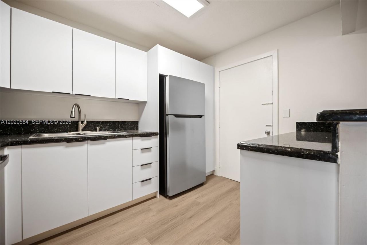 8107 SW 72nd Ave, Unit 413E, Miami, FL 33143 Photo