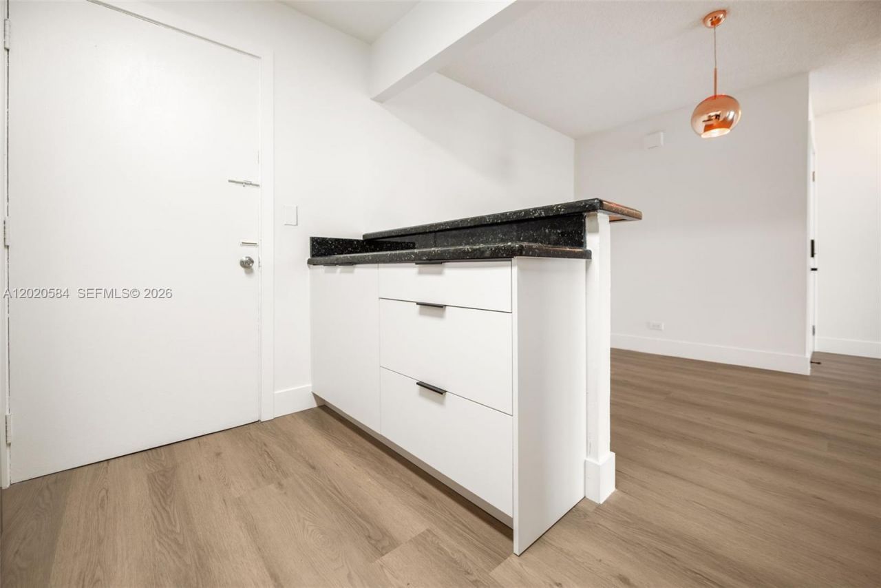8107 SW 72nd Ave, Unit 413E, Miami, FL 33143 Photo