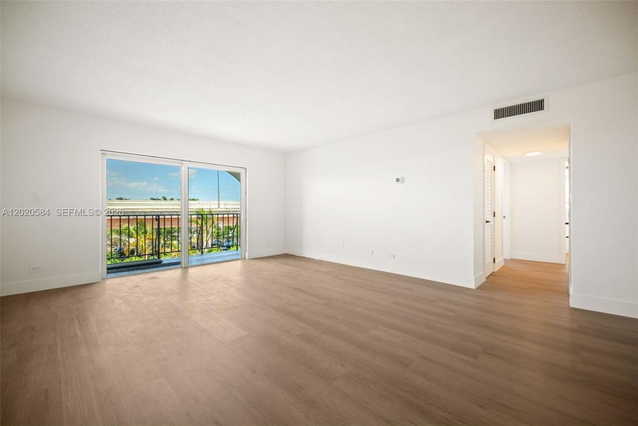 8107 SW 72nd Ave, Unit 413E, Miami, FL 33143 Photo