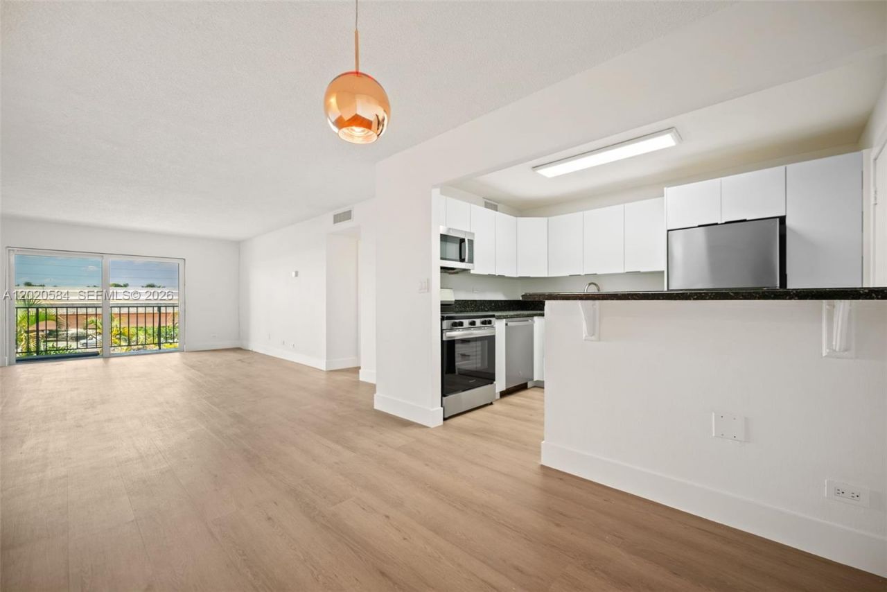 8107 SW 72nd Ave, Unit 413E, Miami, FL 33143 Photo