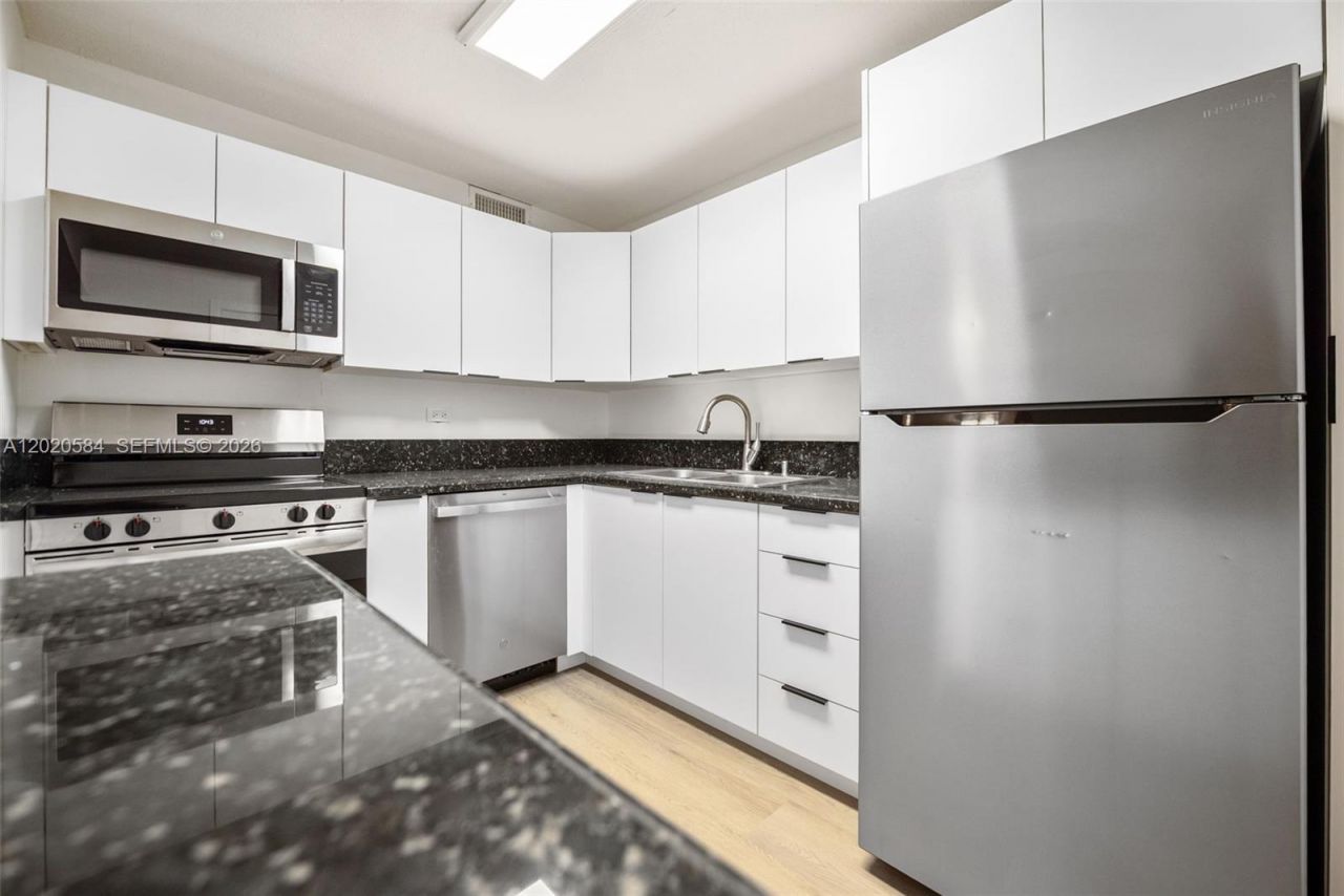 8107 SW 72nd Ave, Unit 413E, Miami, FL 33143 Photo