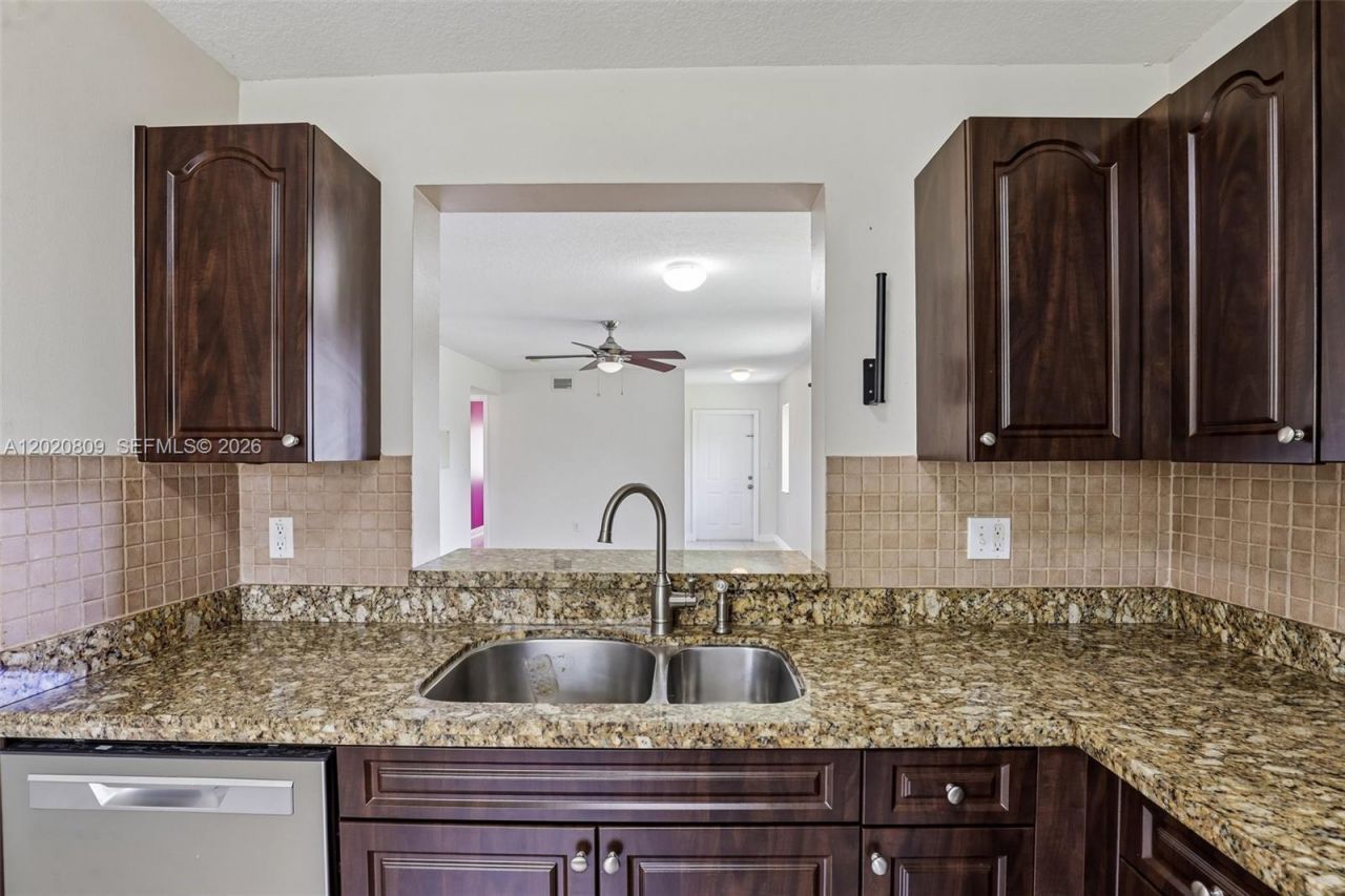 6235 SW 47th Mnr , Unit 201, Davie, FL 33314 Photo