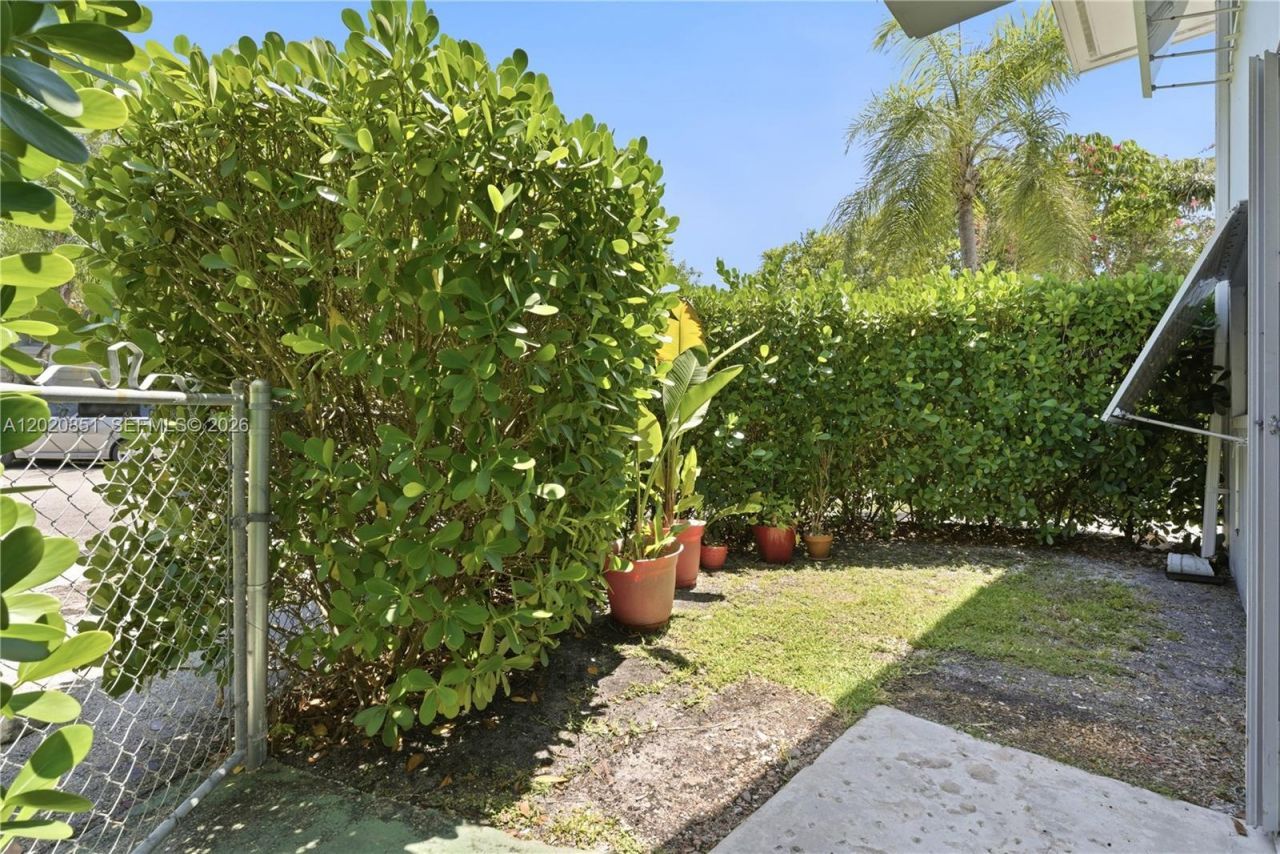 1200 Mariposa Ave , Unit E104, Coral Gables, FL 33146 Photo