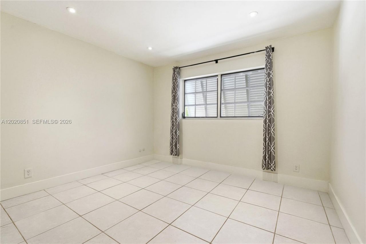 1200 Mariposa Ave , Unit E104, Coral Gables, FL 33146 Photo