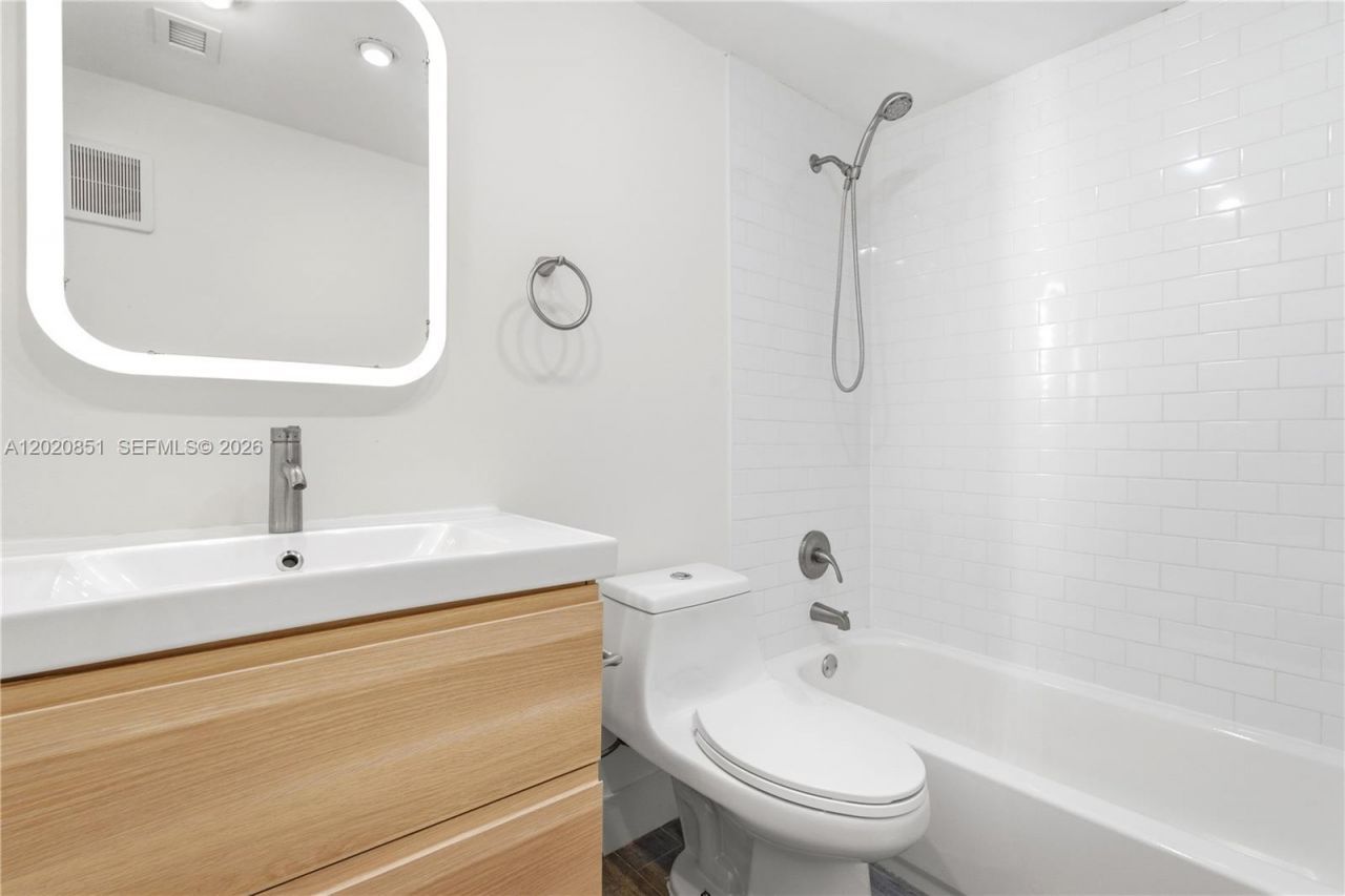 1200 Mariposa Ave , Unit E104, Coral Gables, FL 33146 Photo