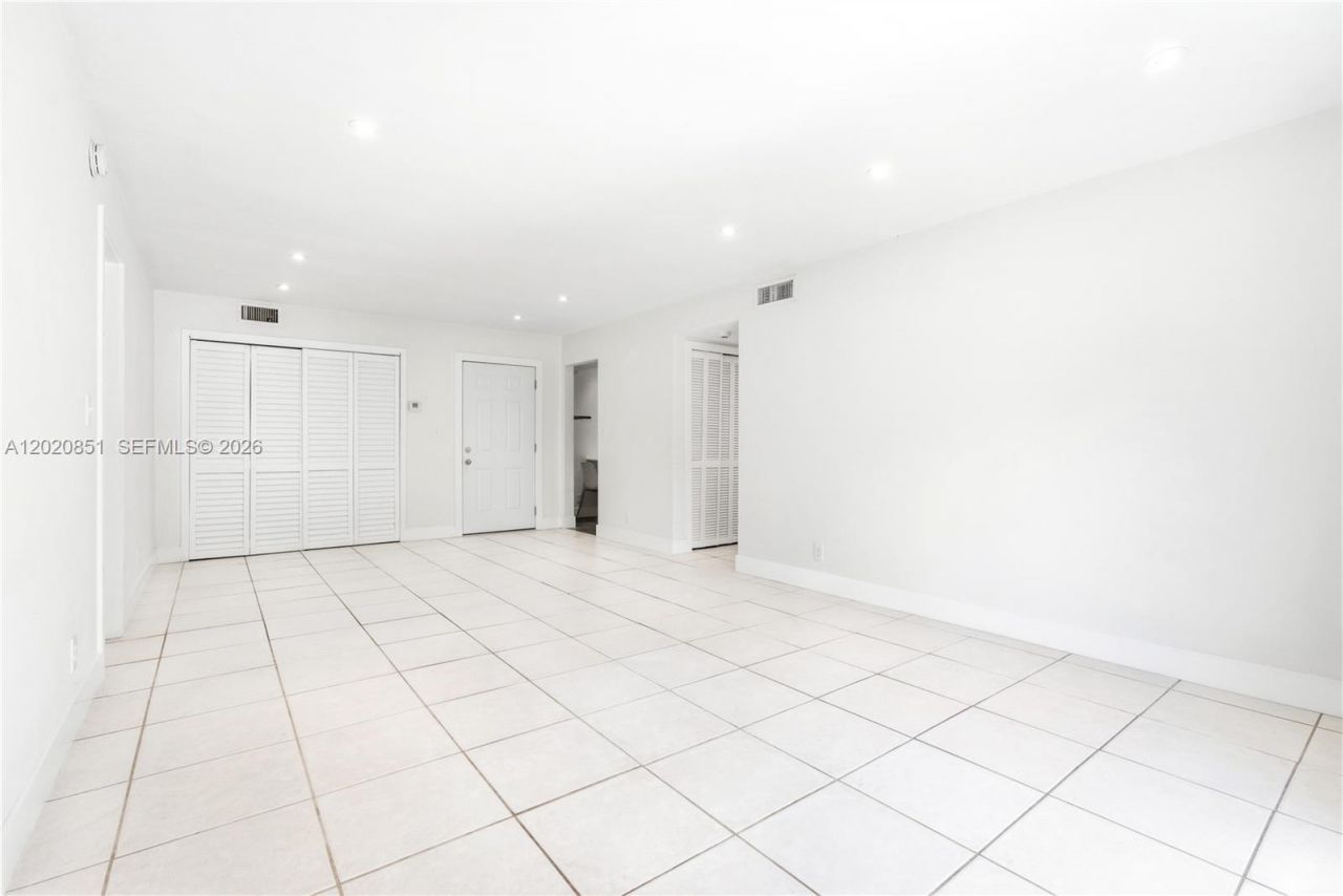 1200 Mariposa Ave , Unit E104, Coral Gables, FL 33146 Photo