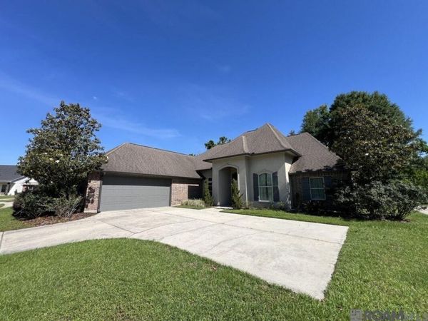 2913 Country Lake Ave, Zachary, LA 70791