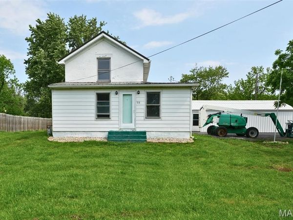 713 E Warren Street , Bunker Hill, IL 62014