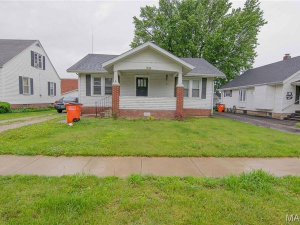 905 N 6th Street , Vandalia, IL 62471