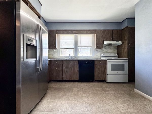 58 Longfellow Road, Unit 2, Worcester, MA 01602