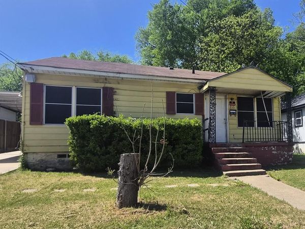 335 Avenue J , Dallas, TX 75203