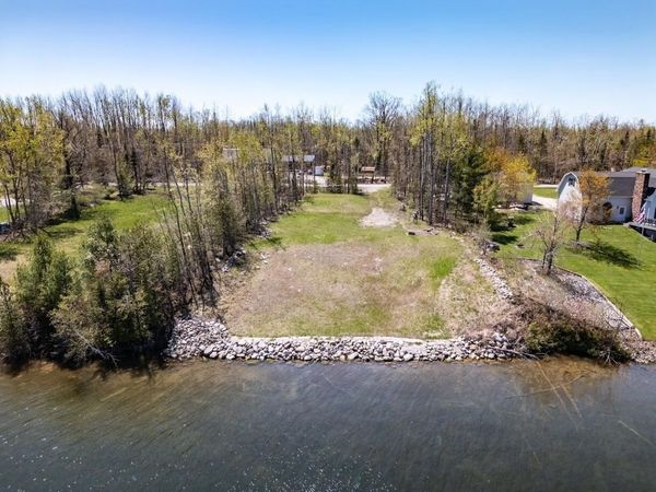 5130 Hiawatha Drive, Cheboygan, MI 49721