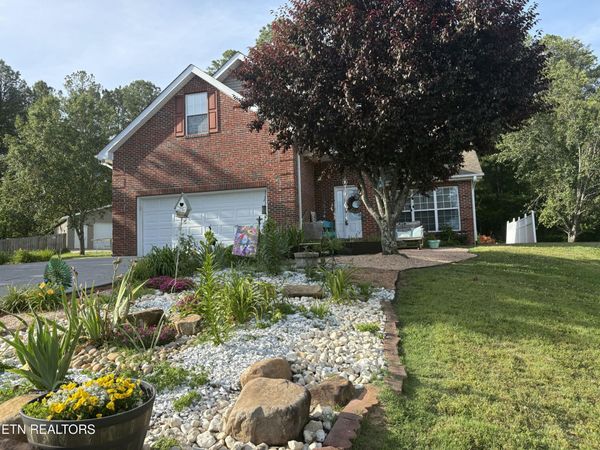 221 Sweetgum Lane, Oak Ridge, TN 37830