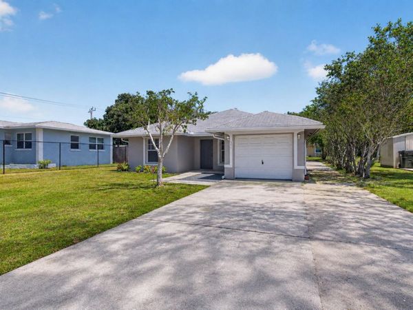 351 NW 8th Avenue, Delray Beach, FL 33444